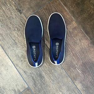 Rothys size 9. Navy blue. Euc.